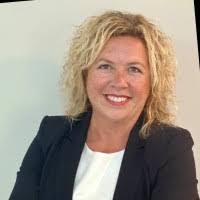 Carmela Mele's Instagram, Twitter & Facebook