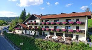 Heftige unwetter sind schon in der nacht auf sonntag über den westen deutschlands gezogen. Motorradfahrerfreundliches Villa Montara Bed Breakfast In Bodenmais Im Bayerischen Wald