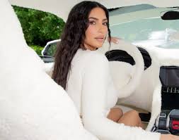 Her personality is also the most hated on. Kim Kardashian Hat Ihren Lamborghini Urus In Plusch Gekleidet