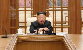 Everyone in north korea is heartbroken over leader kim jong un's apparent weight loss, said an unidentified resident of pyongyang quoted on the country's tightly controlled state media, after watching recent video footage of kim. Kim Jong Un Mutmasslicher Gewichtsverlust Nahrt Spekulationen Uber Gesundheitszustand Der Spiegel