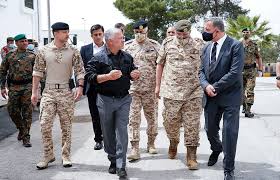 جلالة الملك عبدالله الثاني يرافقه سمو الأمير الحسين بن عبدالله الثاني ولي العهد يزور قيادة المستودعات الطبية In 2020 Double Breasted Suit Jacket Blazer Men S Blazer