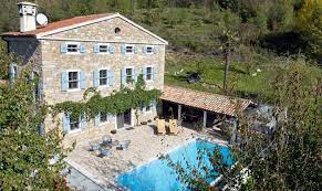 istrien kroatien dieses istrische ferienhaus mit pool ist in jeder beziehung aussergewohnlich ein geheimtipp fur all j ferienhaus kroatien ferienhaus istrien