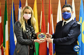 Stefania pucciarelli ha detto no alla richiesta del pd di ascoltare la portavoce di sea watch per il caso dei 49 profughi in balìa del mare. The Italian Undersecretary Of State For Defence Senator Stefania Pucciarelli Visits The Operation Irini S Headquarters Operation Irini