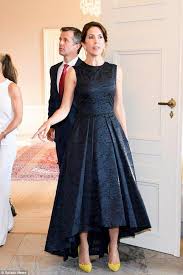 Princess Mary Is The Third Royal To Wear Sustainable Dress From H M Queen Dress Royal Fashion Royal Clothing