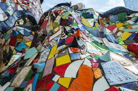 Niki de saint phalle est une artiste contemporaine qui expose régulièrement ses œuvres. The Tarot Garden Masterpiece By Niki De Saint Phalle Port Mobility Civitavecchia