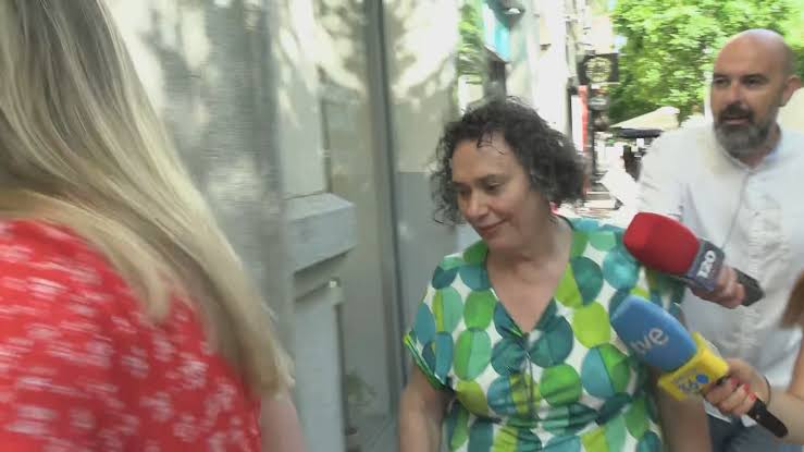 Las hijas de Zapatero y su secretaria, Gertrudis Alcázar, imputadas en el  'caso Plus Ultra'