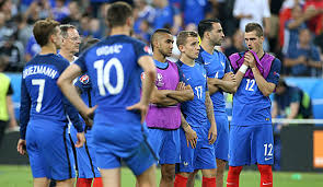 Kader, ersatzspieler, positionen, rückennummern, trainer und mitarbeiter. Frankreich Vor Der Wm 2018 In Russland Monster Auf Wackeligen Beinen
