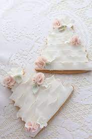 Wedding Cake Cookies Made To Match The Wedding Cake Beautiful Cookies Bridal Cookies Wedding Cake Cookies Cupcake Cookies