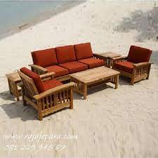 Bentuknya yang simple cocok dengan segala konsep ruang tamu bagi anda yang tertarik dengan kursi tamu kayu jati minimalis, sebaiknya baca terlebih dahulu tipsnya sebelum membeli serta toko furniture terbaik. Kursi Tamu Minimalis Jati Jepara Harga Murah Rajajepara Com