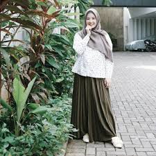Model baju gamis untuk orang gemuk agar terlihat langsing selanjutnya adalah gamis berpotongan baju kerja (office look). Model Baju Gamis Yang Cocok Untuk Orang Gemuk Radea
