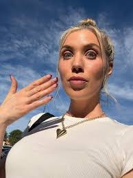 Ashley Prahl's Instagram, Twitter & Facebook