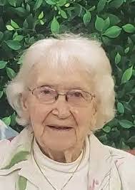 Amelia Britt's Instagram, Twitter & Facebook