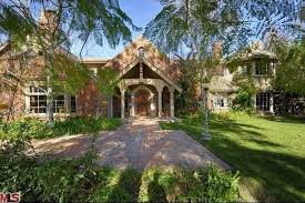 Celebrity Real Estate Can You Match These Famous People To Their Million Dollar Houses House Famous Houses Celebrity Houses