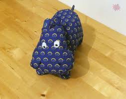 Un simple commentaire via le formulaire en bas de page ou un partage de l'article sur vos forums et réseaux sociaux préférés sont. Couture Patron De Peluche Gratuit 5 L Hippopotame Le Monde De Celenaa Tuto Couture Doudou Coussin Animaux Peluche