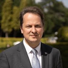 Peter Karda's Instagram, Twitter & Facebook