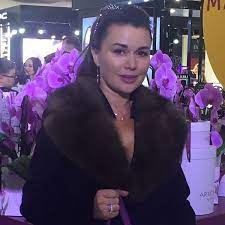 В интернете разместили фотографии из европейского медицинского центра на рублевском шоссе в москве, где якобы проходит реабилитацию актриса анастасия заворотнюк. Za Foto Anastasii Zavorotnyuk Iz Bolnicy Vracham Predlozhili Million Rublej Vokrug Tv
