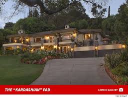 Daniel cormier sends message to jake paul sitting cageside at ufc 261 as 'f*ck jake paul' chant breaks out. Kuwtk Home Used As Stand In For Kris Jenner S House Hits The Market