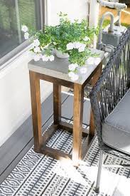 17 Easy Diy Garden Cement Projects That Will Add Style To Your Backyard On A Budget Diy Outdoor Table Diy Outdoor Furniture Outdoor Side Table