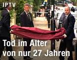 Am tag nach dem plötzlichen tod der sängerin amy winehouse hat die polizei die suche nach den ursachen. Sangerin Amy Winehouse Tot News Orf At
