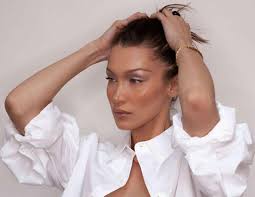 Да, модельная фигура с красивой талией, попой и большой грудью может. Supermodel Bella Hadid Nakormila Golodayushih Zhitelej Nyu Jorka