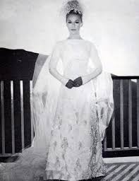 Spanies Fwtografies Kai Ola Osa Den H3eres Gia Ton Gamo Boygioyklakh Papamixahl Wedding Celebrity Weddings 1960s Wedding
