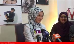 Tiga tanda sayang erra fazira. Bosan Lagi Lagi Shahir Erra Fazira Kongsi Berita Gembira Untuk Tahun 2018 Infoje Org
