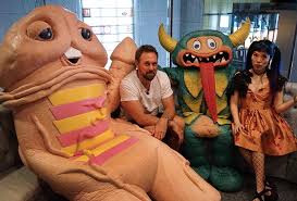 Die rede ist natürlich von joko und klaas. Our Crazy Japan Travel Tv Show Filming Duell Um Die Welt Host Steven Gatjen In Tokyo Joko Und Klaas Department H La Carmina Blog Alternative Fashion Goth Travel Subcultures