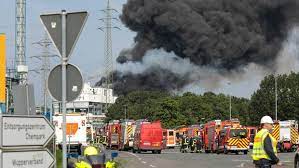 Residents in leverkusen are being told to shut all doors and window as the explosion has caused toxic fumes to spew into the air. 1qdyymoabfoihm
