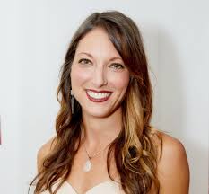 Laura Hollis's Instagram, Twitter & Facebook