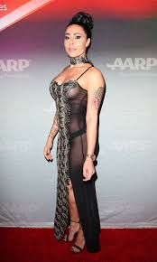 Regardez la petite tenue d'ayem qu'elle a osé mettre dans une cérémonie ! Shanna Kress Tres Sexy Avec Une Robe Transparente Sur Le Tapis Rouge A Hollywood