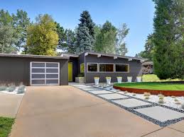Modern driveways design ideas video. 30 Homes That Show Off Their Top Notch Modern Driveway