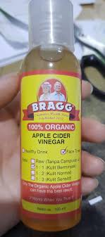 Menurutnya cuka epal ini juga bagus untuk mereka yang mempunyai masalah jeragat. Bragg Toner Cuka Apel 60 Ml Pembersih Wajah Obat Jerawat Travel Lazada Indonesia