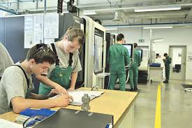 La 6 septembrie 2019 în sala senatului universității de stat din moldova, a avut loc înmânarea certificatelor de finalizare a programului de formare profesională continuă „formare de formatori, la care au participat 16 angajați ai mai. Iluzia Diplomei Se SpulberÄƒ Å£ara Vrea Meseriasi Capital
