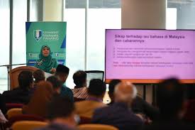 Layanan gratis google secara instan menerjemahkan kata, frasa, dan halaman web antara bahasa inggris dan lebih dari 100 bahasa lainnya. Memartabatkan Bahasa Melayu Tanggungjawab Semua Ump News