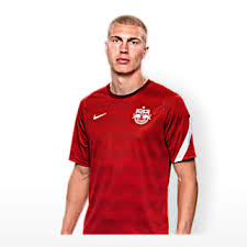 It has an overhead design and features a central kangaroo pocket and a fixed hood. Fc Red Bull Salzburg Official Red Bull Online Shop