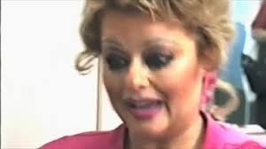 Tammy Faye glues some lashes onto Ruby Wax 😂🤣 #tammyfayemessner  #tammyfaye #tammyfayebakker #theeyesoftammyfaye #rubywax #rubywaxmeets  #camp #campy #kitsch #kitschy