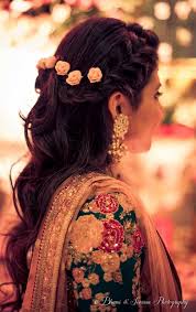 Ready to finally find your ideal haircut? 21 Stylish And Beautiful Indian Hairstyle For Saree Tikli
