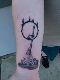 Gamer tattoos hand tattoos body art tattoos tattoos for guys cool tattoos tatoos tattoo finder seele tattoo tattoo grafik. Dark Souls Darksign And Bonfire Done By Anthony Bibbee At Scars Stories Terre Huate In Tattoos