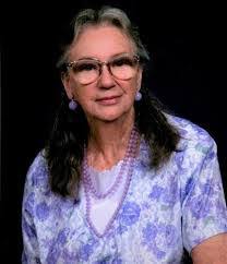 Julia Ellis's Instagram, Twitter & Facebook