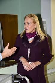 Dagmar havlová (68) se fanouškům na sociálních sítích svěřila s tím, že jí momentálně není dobře. Galerie O Plastikach Proc Kuzi Dasi Havlove Pokryvaji Nevzhledne Skvrny Foto 1 Ahaonline Cz