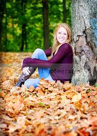 Senior Picture Idea For Girls Photography Senior Pictures Senior Girl Photography Fall Senior Pictures