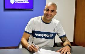 La piena maturità calcistica è stata ormai raggiunta e il tanque inizia a far parlare di sé. Preparen Los Canones Firmo El Tanque Silva Y Es Nuevo Delantero De Gimnasia Deportes