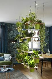 Voila Une Facon Originale De Separer Deux Espaces Sans Les Fermer Completement Cette Eta Deco Plantes Interieur Decoration Plantes Interieur Jardin Interieur