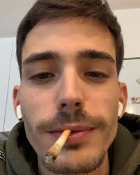 Tu Mundo está construido por Verdades, Creencias e Ideas Estas verdades,  creencias e Ideas son la Causa, la raíz que provoca el Efecto (Tu Mundo) Si  prestas atención en entender quien sembró