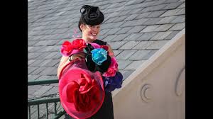 Kentucky derby red carpet 2019 live updates on celeb arrivals. Kentucky Derby Outfits For Women 2019 Wear This To Churchill Downs
