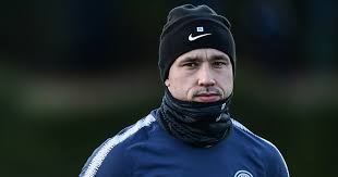 Radja nainggolan is a belgian professional footballer who plays as a midfielder for italian club inter milan. Inter Attempting To Offload Disgraced Radja Nainggolan With Arsenal Possible Destination 90min