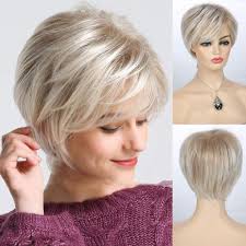 Dai venti ai trent'anni si spazia spesso con lo stile, passando da un taglio lungo a uno corto senza pensarci troppo. Parrucche Pixie Cut Donna Bionda Mista Marron Capelli Corti Strati Parrucca Sintetica Diritta Scoppi Amazon It Bellezza