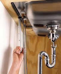 how to remove a kitchen faucet