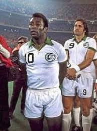 Pele Disputa Su Ultimo Partido Y Cuelga Las Botas Futbol Espanol Imagenes De Futbol Futbol