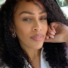 Goldie Hawn remixing the title of Kate Hudson's most famous film is  actually SUCH a mother thing to do—I love it